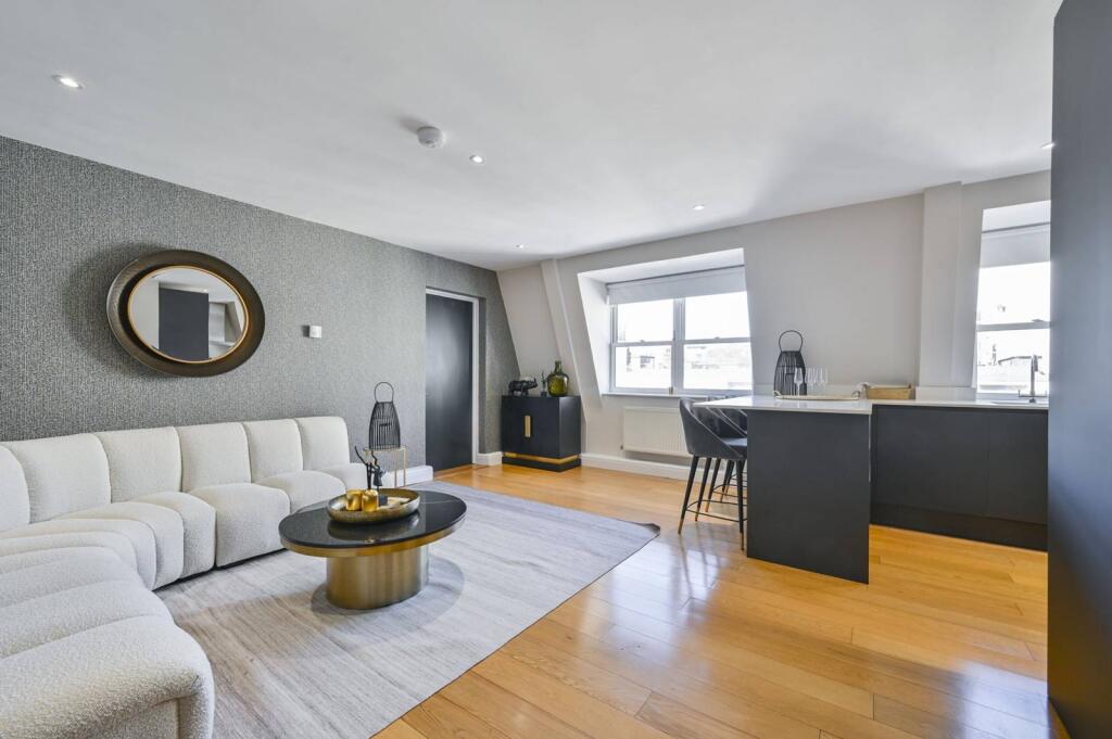 3 bed 1st Floor Flat for rent in London. From Foxtons - West End