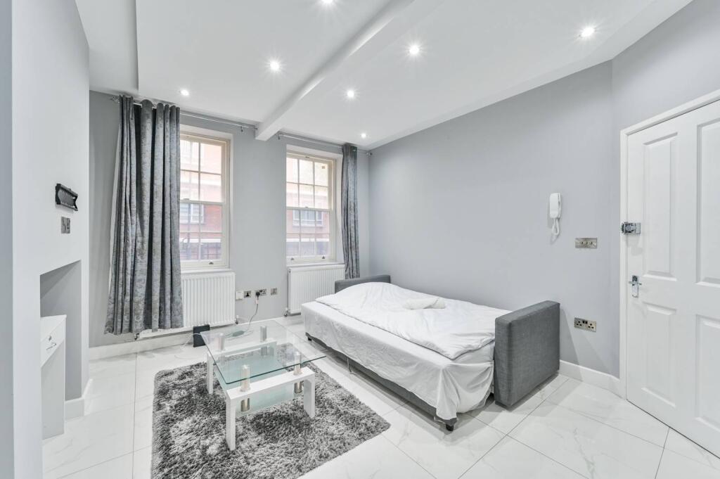 1 bed 1st Floor Flat for rent in London. From Foxtons - West End