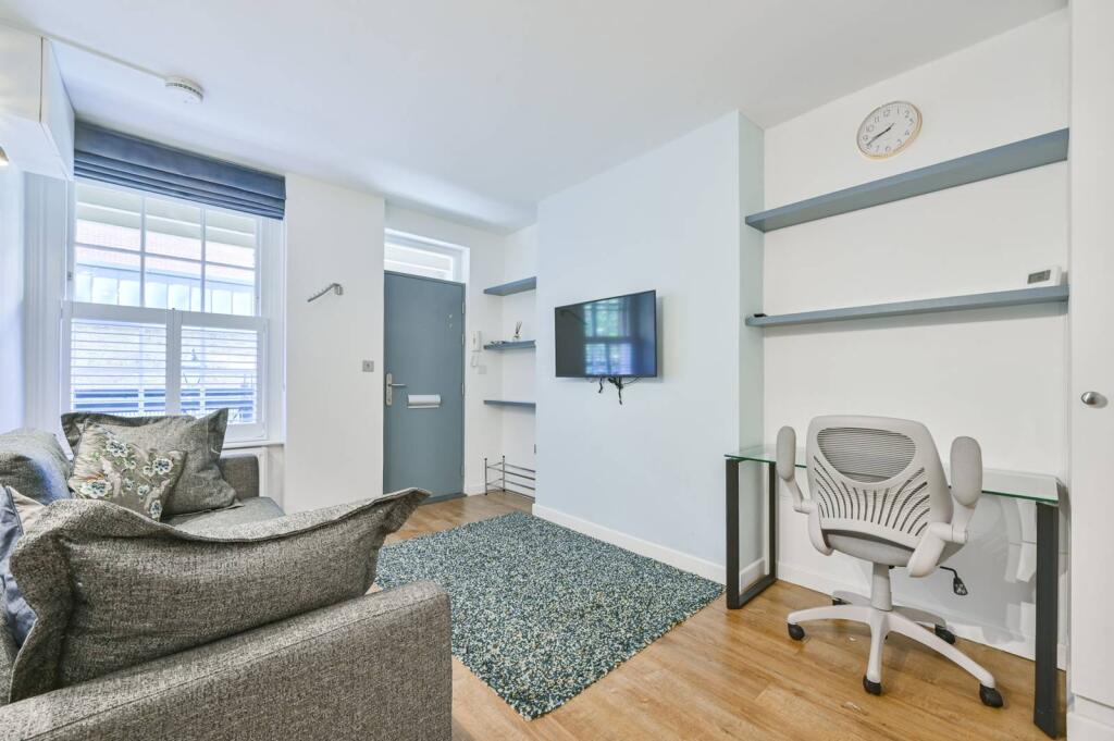 1 bed 1st Floor Flat for rent in London. From Foxtons - West End