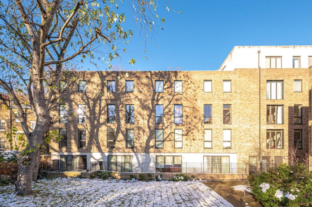 2 bed 1st Floor Flat for rent in London. From Foxtons - West End