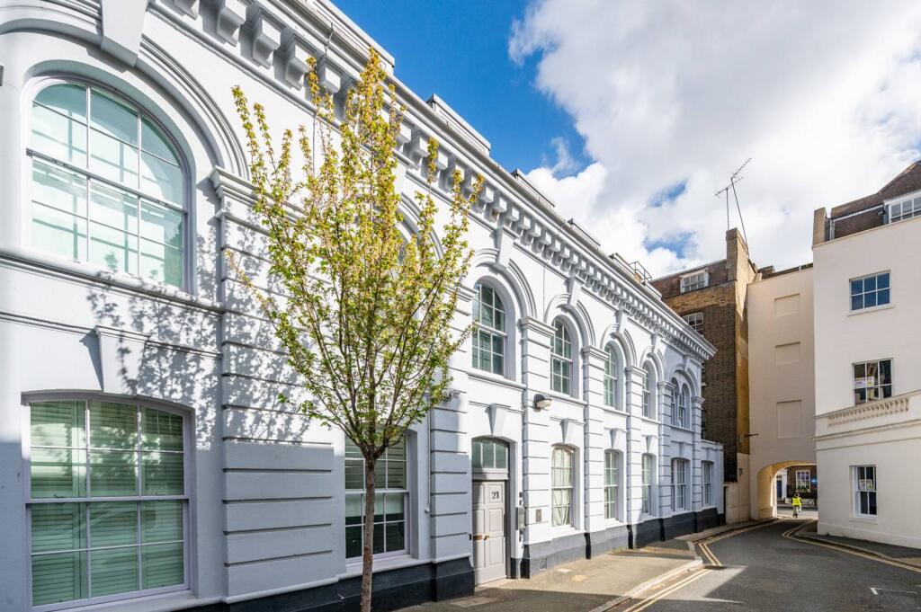 2 bed 1st Floor Flat for rent in London. From Foxtons - West End