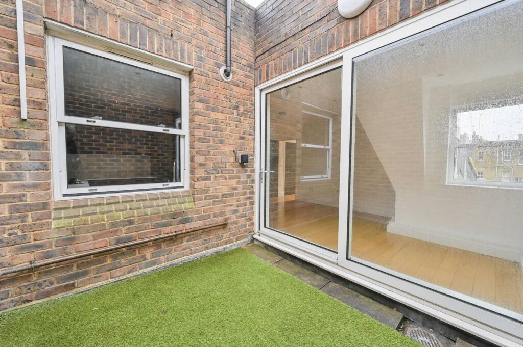 2 bed 1st Floor Flat for rent in London. From Foxtons - West End