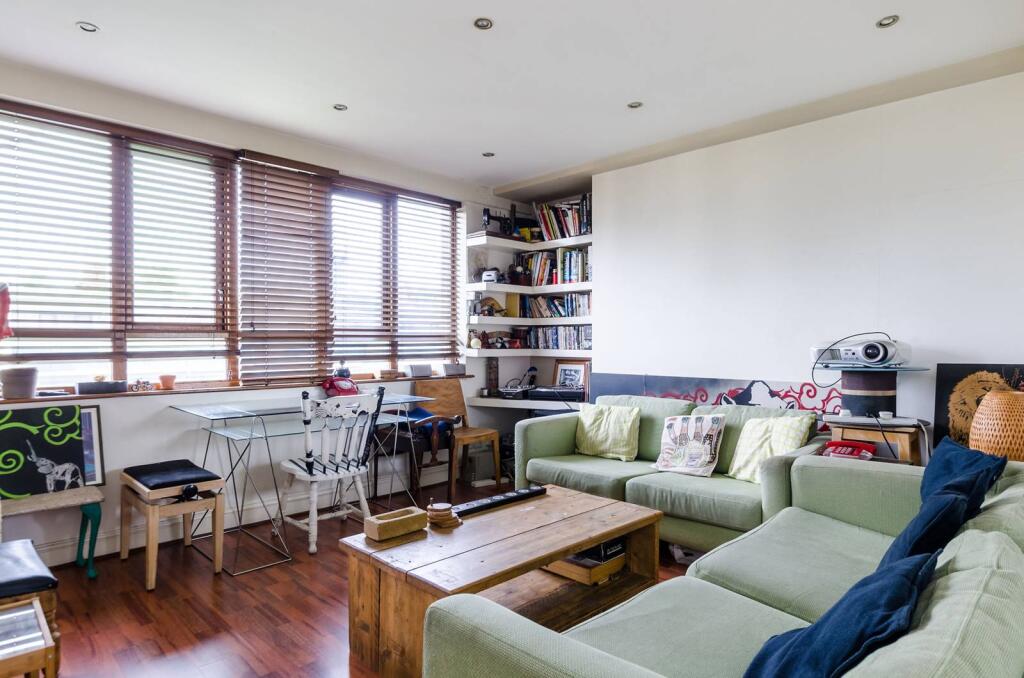 3 bed 1st Floor Flat for rent in London. From Foxtons - West End