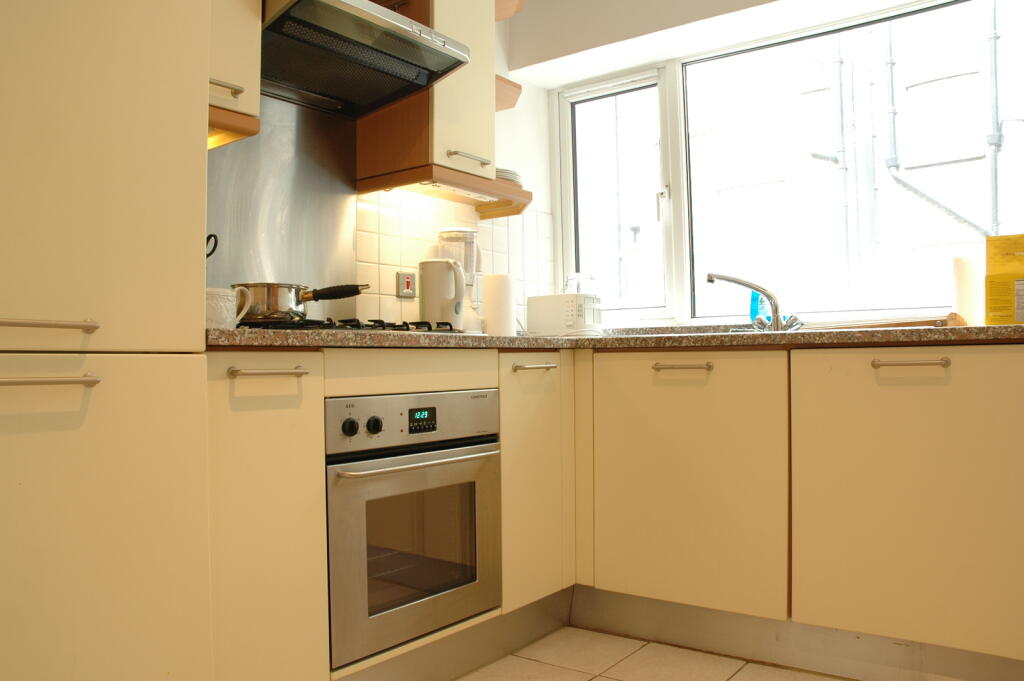 2 bed 1st Floor Flat for rent in Westminster. From Foxtons - West End