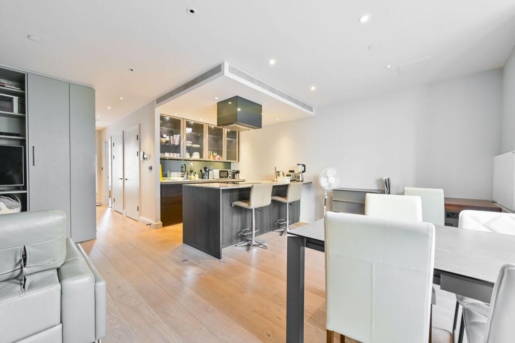 2 bed 1st Floor Flat for rent in London. From Foxtons - West End