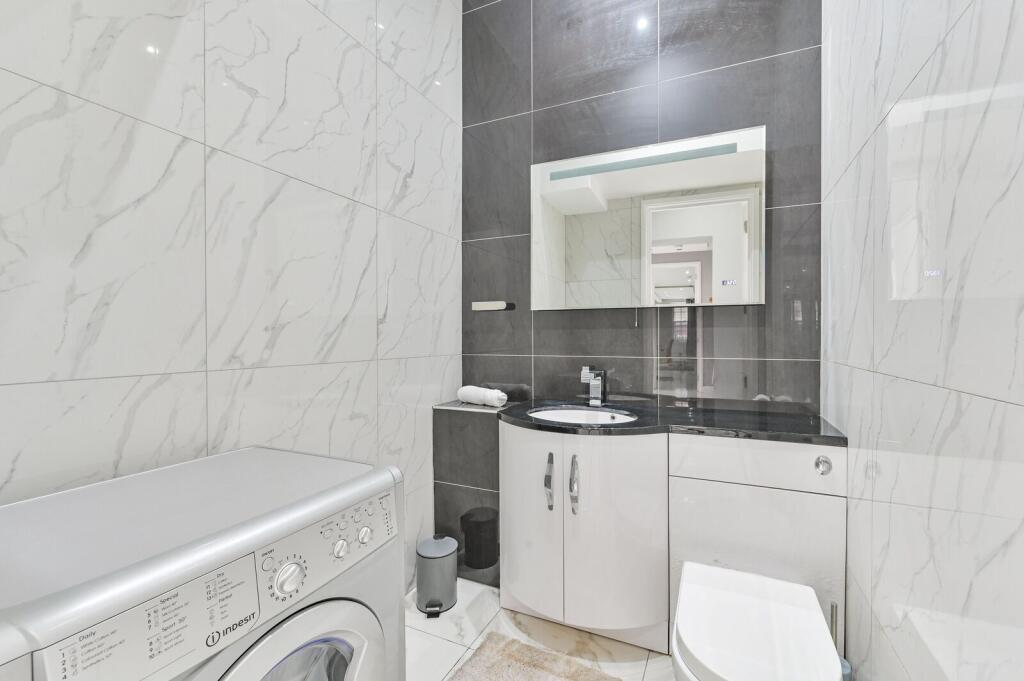 1 bed 1st Floor Flat for rent in London. From Foxtons - West End