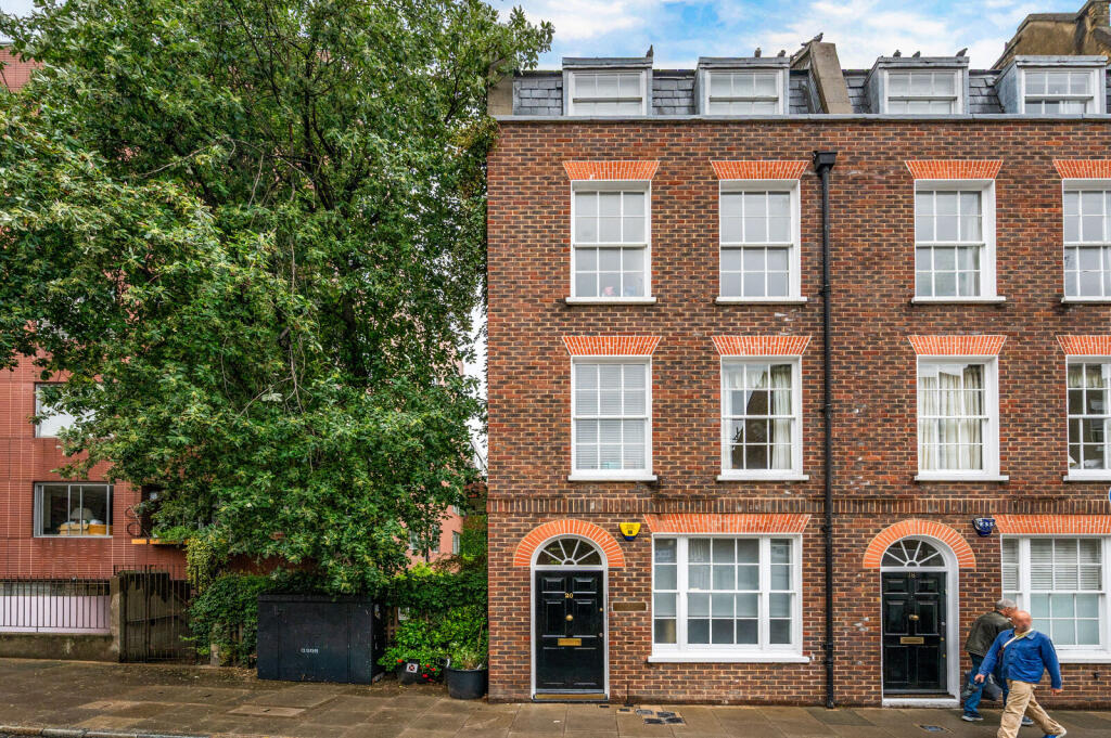2 bed 1st Floor Flat for rent in London. From Foxtons - West End