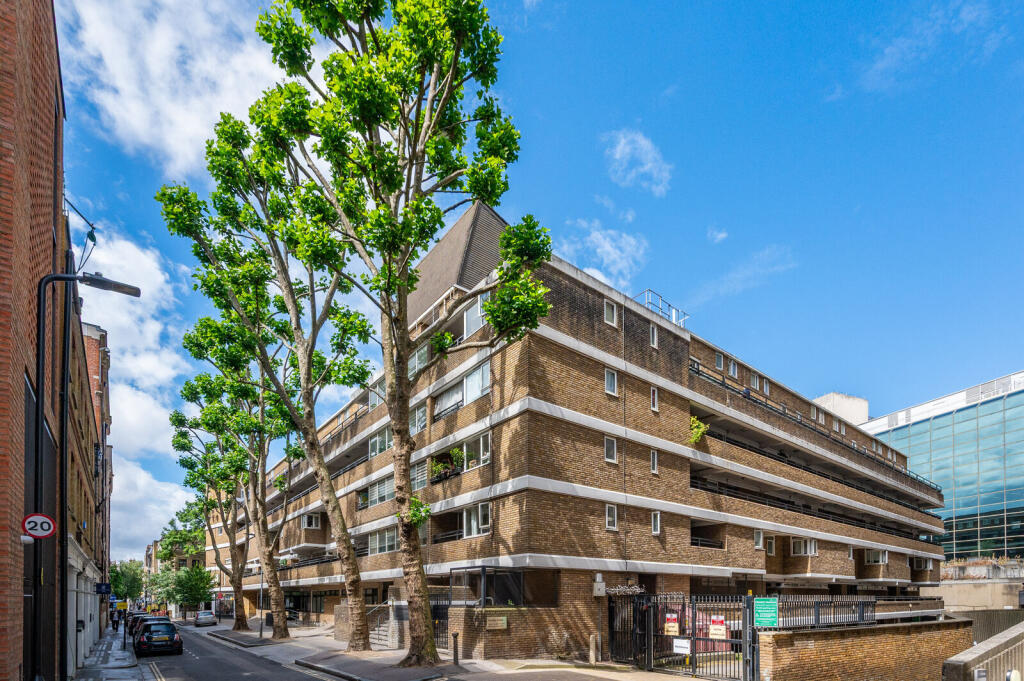 3 bed 1st Floor Flat for rent in Westminster. From Foxtons - West End