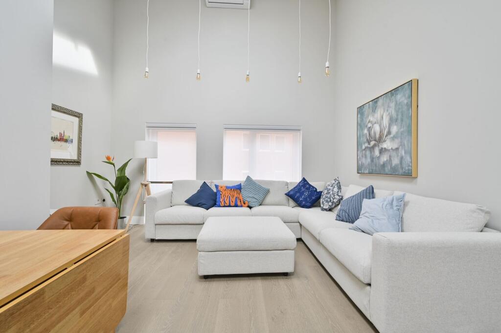 2 bed 1st Floor Flat for rent in Westminster. From Foxtons - West End