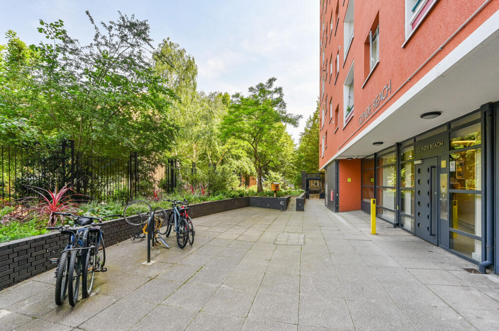 1 bed 1st Floor Flat for rent in London. From Foxtons - West End