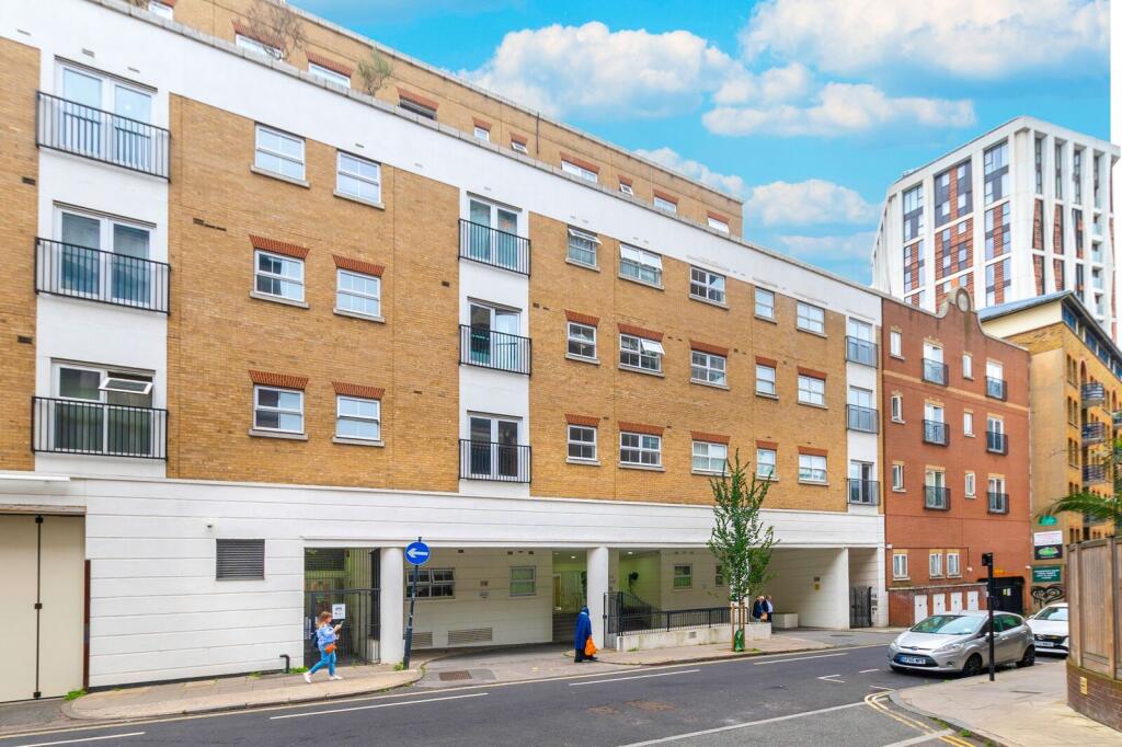2 bed 1st Floor Flat for rent in Westminster. From Foxtons - West End