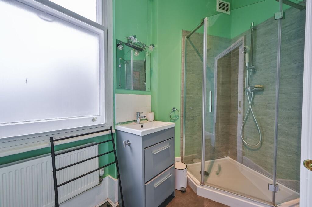 1 bed 1st Floor Flat for rent in London. From Foxtons - West End