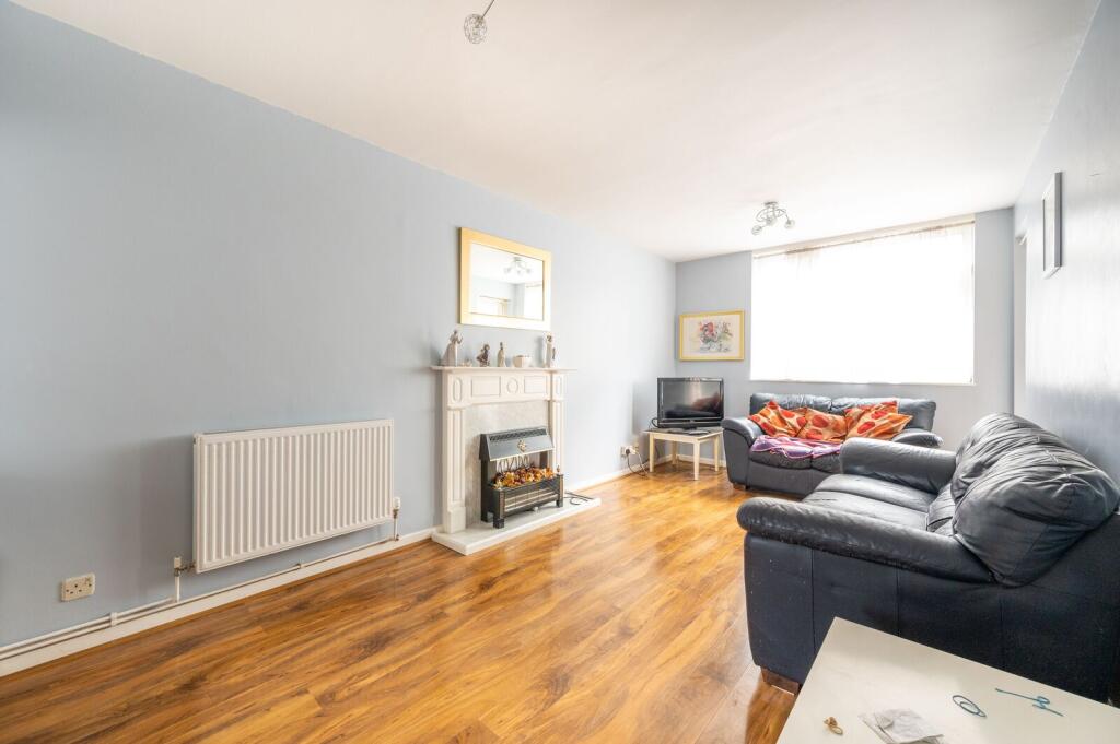 1 bed 1st Floor Flat for rent in London. From Foxtons - West End