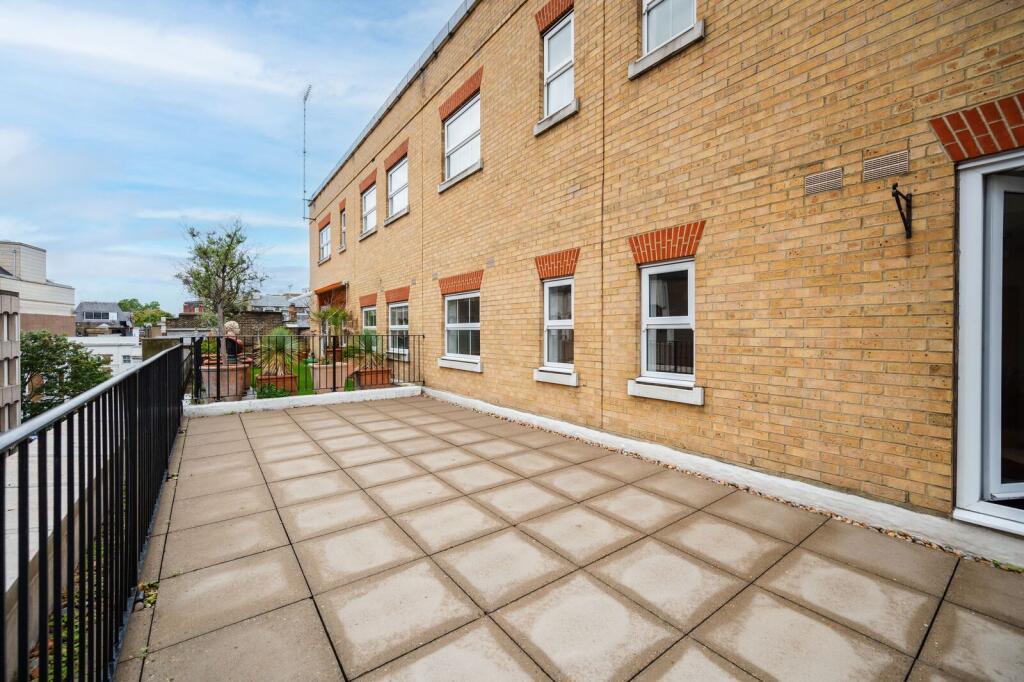 2 bed 1st Floor Flat for rent in London. From Foxtons - West End