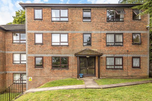 2 bed 1st Floor Flat for rent in Clayhill. From Chancellors - High Wycombe 2 bed 1st Floor Flat for rent in Clayhill. From Chancellors - High Wycombe