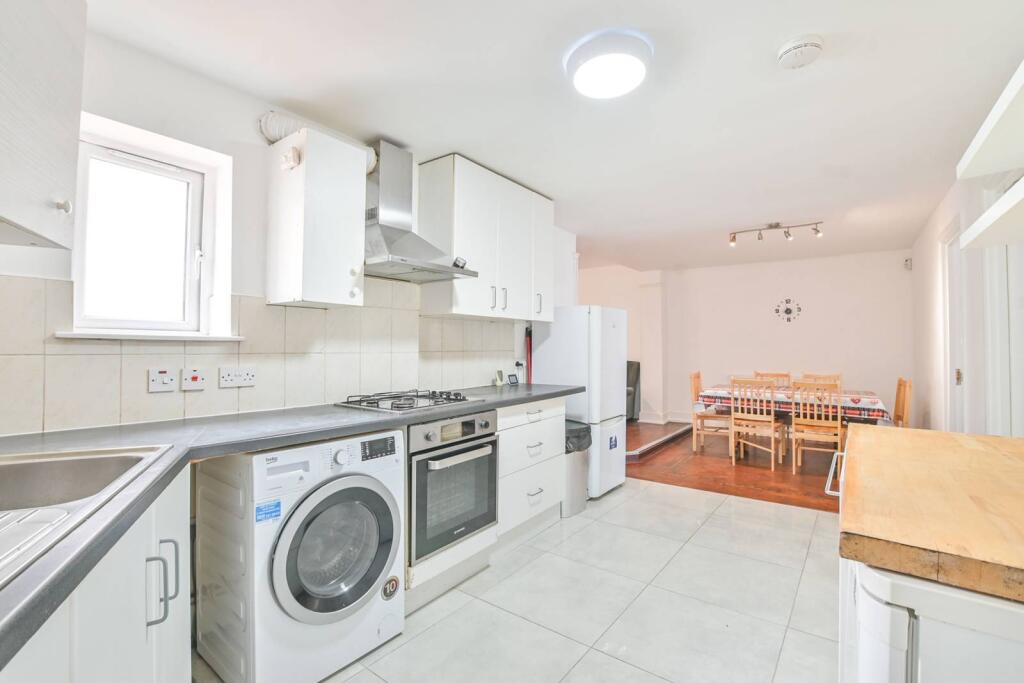 5 bed Semi Detached for rent in Wembley. From Foxtons - Wembley 5 bed Semi Detached for rent in Wembley. From Foxtons - Wembley