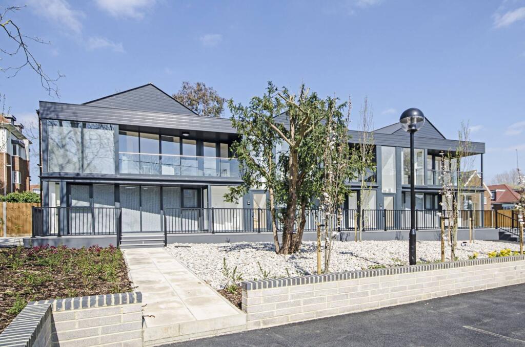 2 bed 1st Floor Flat for rent in Wembley. From Foxtons - Wembley