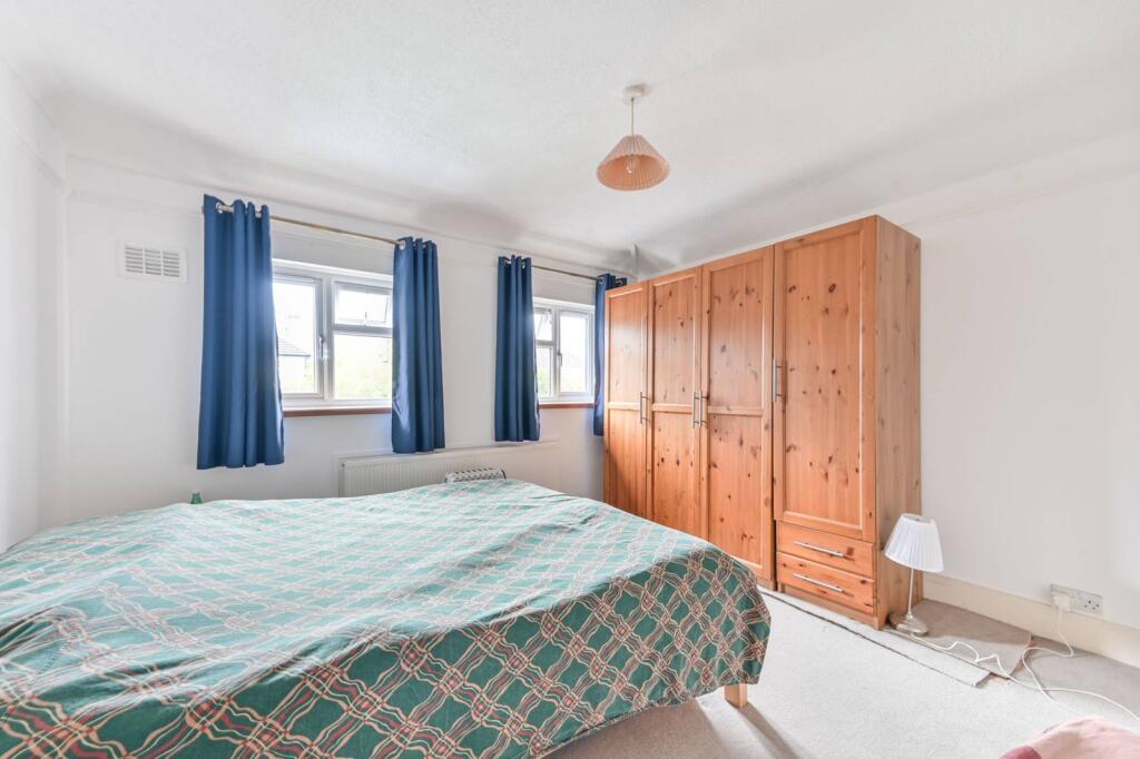 4 bed Semi Detached for rent in Wembley. From Foxtons - Wembley 4 bed Semi Detached for rent in Wembley. From Foxtons - Wembley