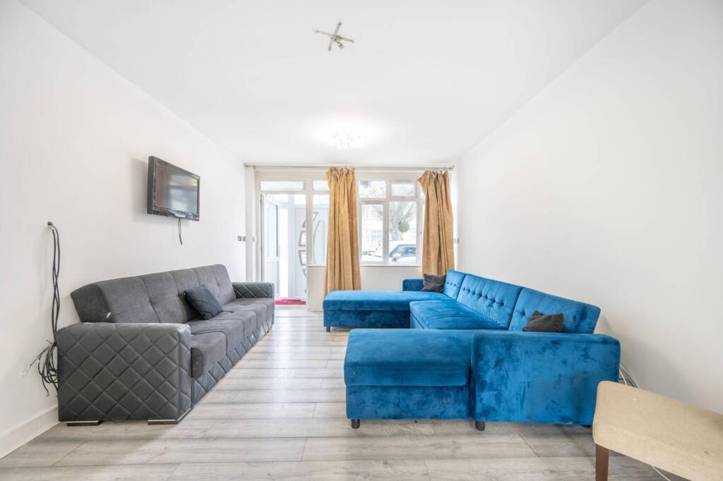 4 bed Detached for rent in Wembley. From Foxtons - Wembley