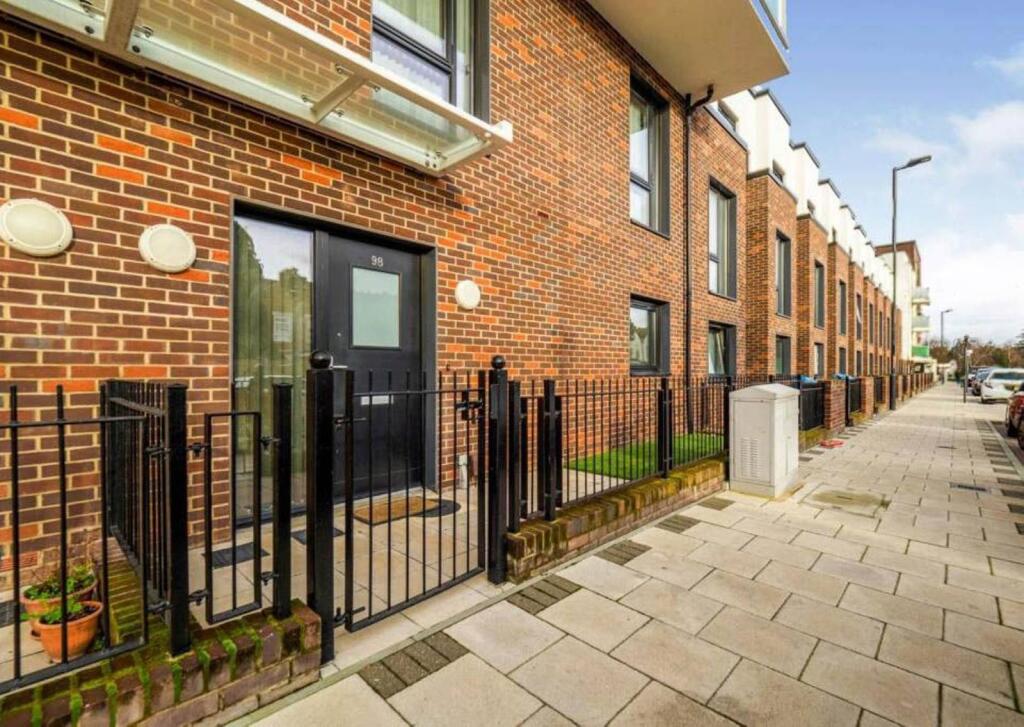 3 bed 1st Floor Flat for rent in Wembley. From Foxtons - Wembley 3 bed 1st Floor Flat for rent in Wembley. From Foxtons - Wembley