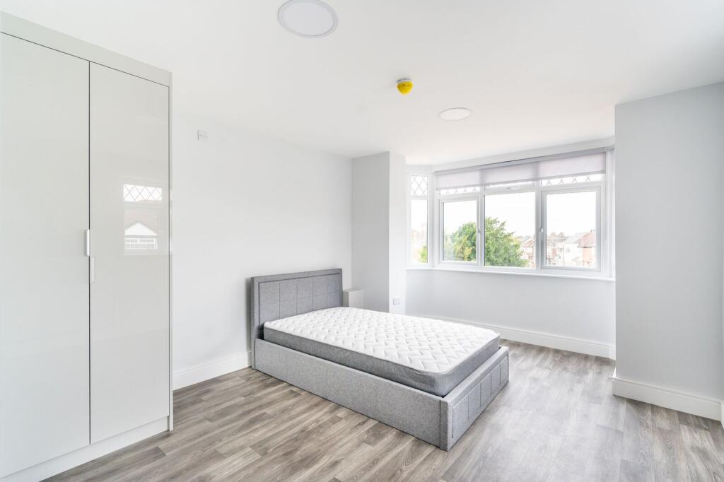 4 bed Annexe for rent in Greenford. From Foxtons - Wembley