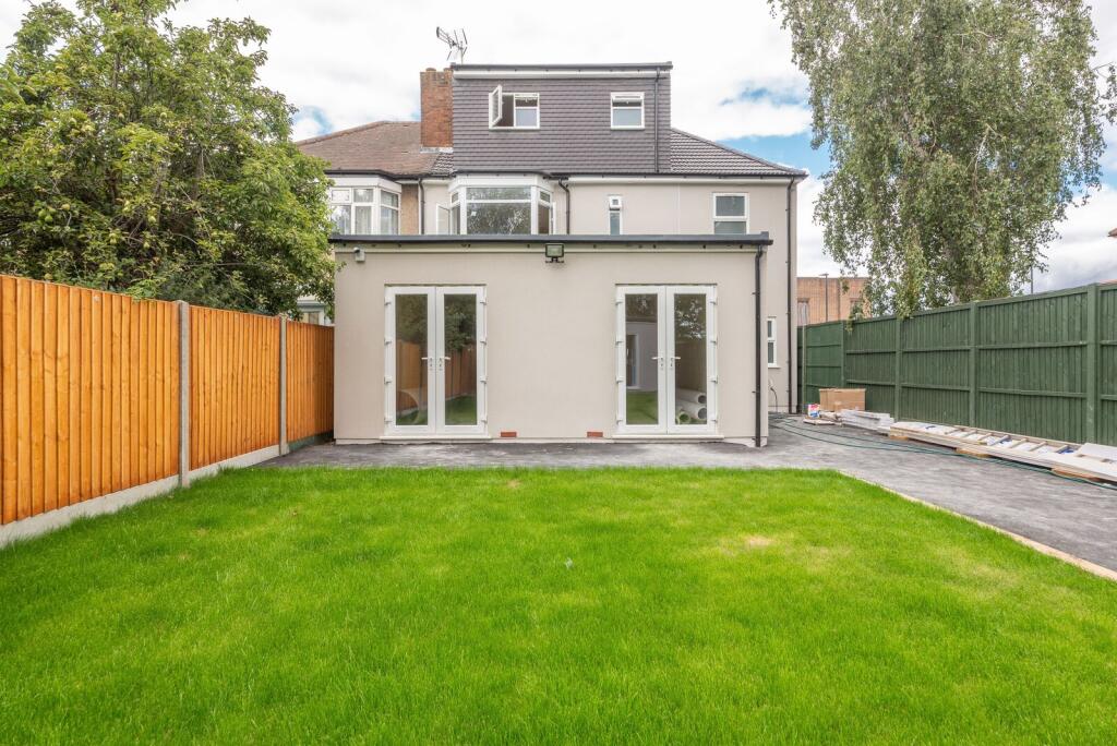 4 bed Annexe for rent in Greenford. From Foxtons - Wembley