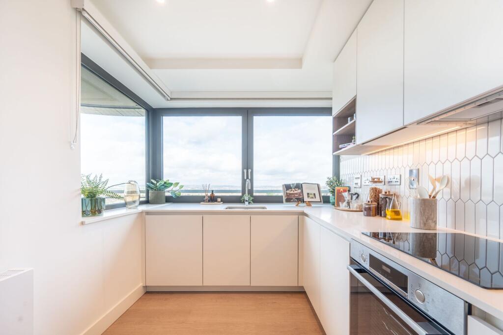 3 bed 1st Floor Flat for rent in Wembley. From Foxtons - Wembley