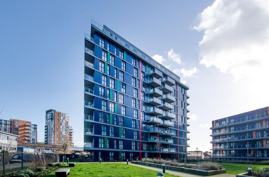 3 bed Penthouse for rent in Wembley. From Foxtons - Wembley