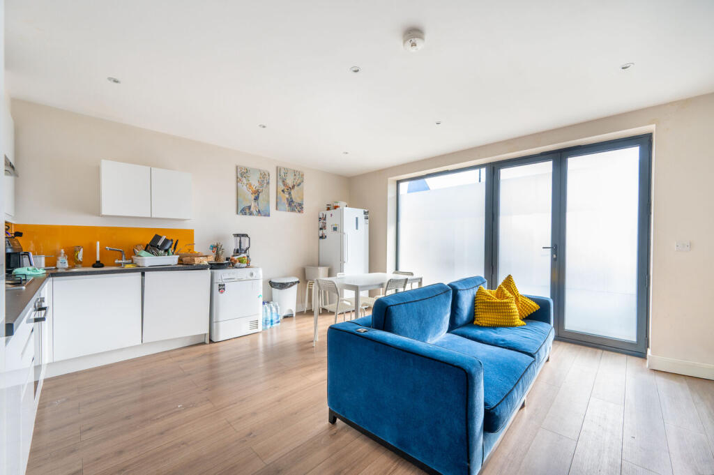 2 bed 1st Floor Flat for rent in Wembley. From Foxtons - Wembley