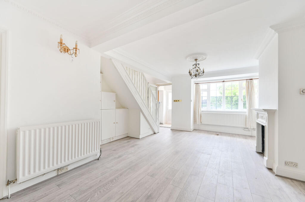 5 bed Detached for rent in Greenford. From Foxtons - Wembley