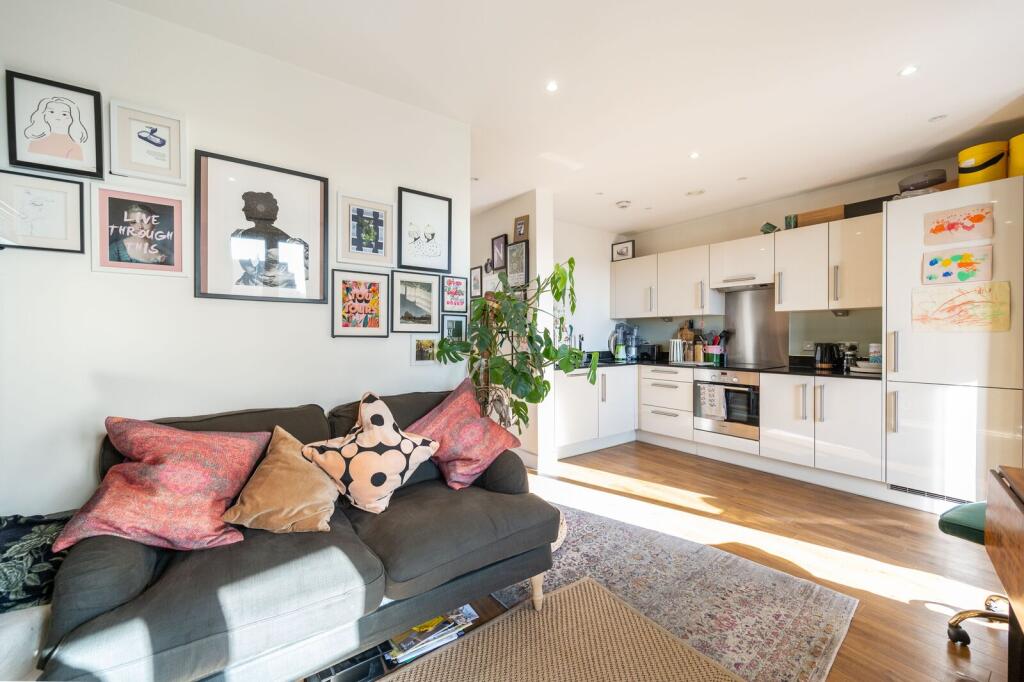 4 bed Studio for rent in London. From Foxtons - Wembley