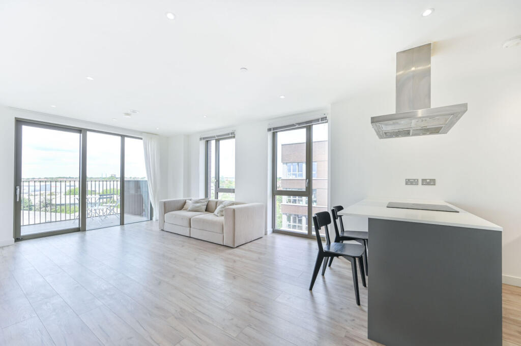 3 bed 1st Floor Flat for rent in Greenford. From Foxtons - Wembley
