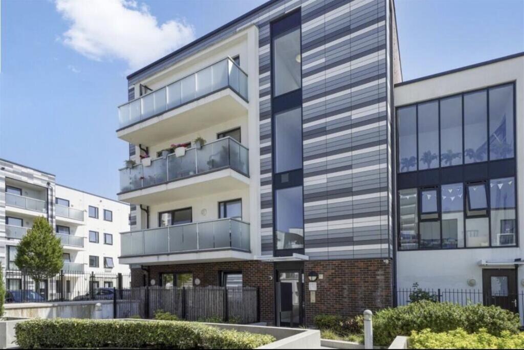 2 bed 1st Floor Flat for rent in Wembley. From Foxtons - Wembley
