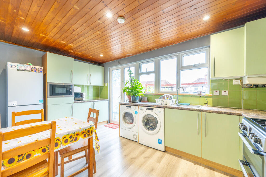 3 bed Mid Terraced House for rent in Wembley. From Foxtons - Wembley 3 bed Mid Terraced House for rent in Wembley. From Foxtons - Wembley