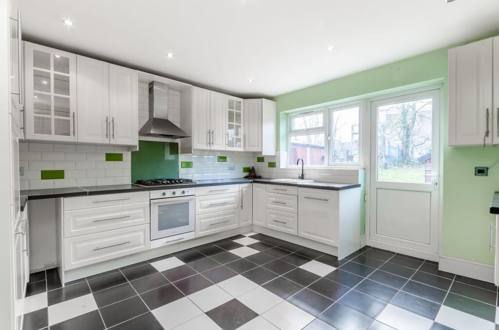 3 bed Detached for rent in Wembley. From Foxtons - Wembley