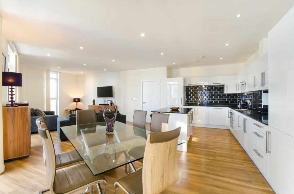 3 bed 1st Floor Flat for rent in London. From Foxtons - Wembley