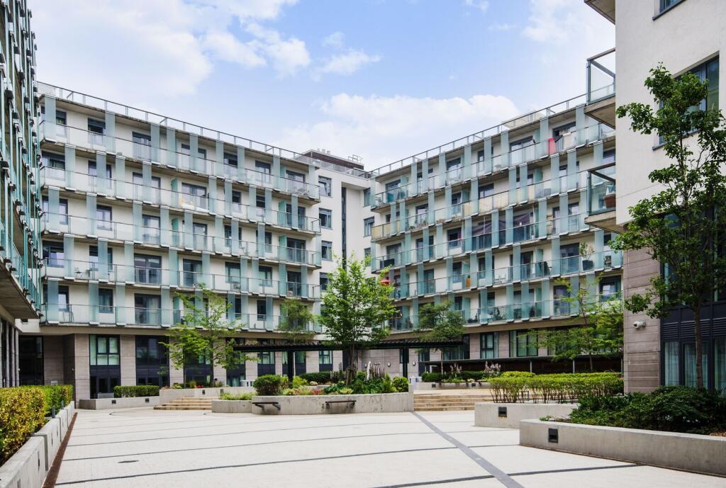 3 bed Penthouse for rent in Wembley. From Foxtons - Wembley 3 bed Penthouse for rent in Wembley. From Foxtons - Wembley