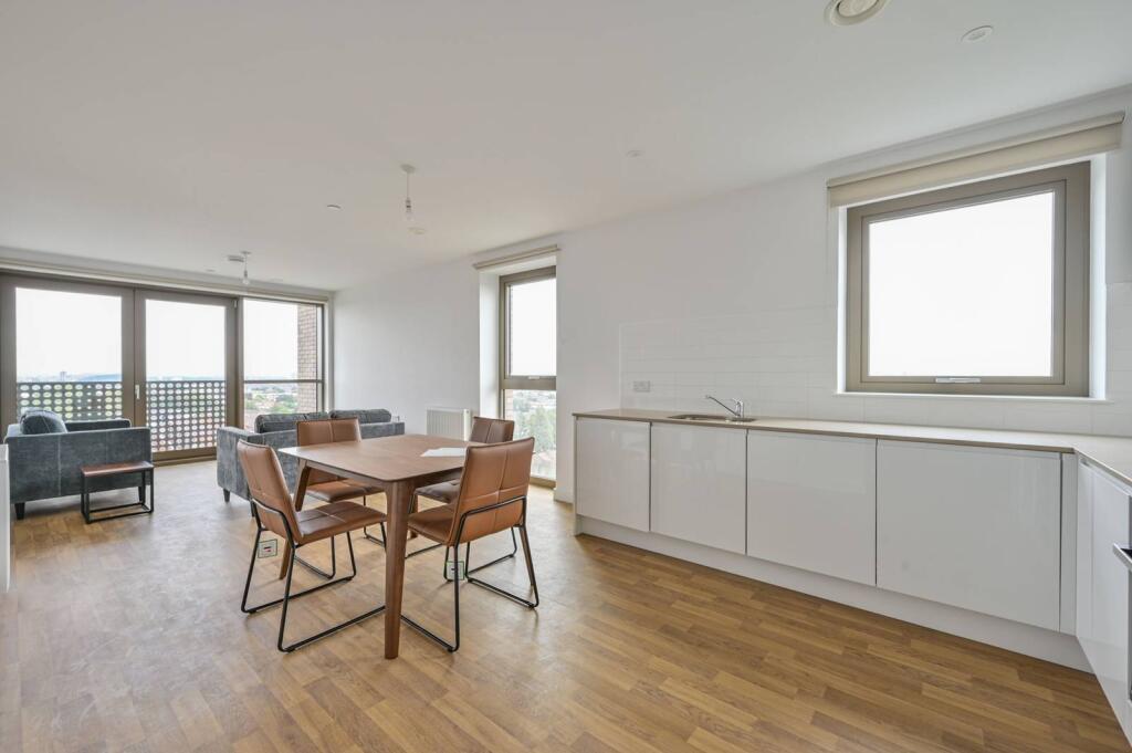 2 bed 1st Floor Flat for rent in London. From Foxtons - Wood Green
