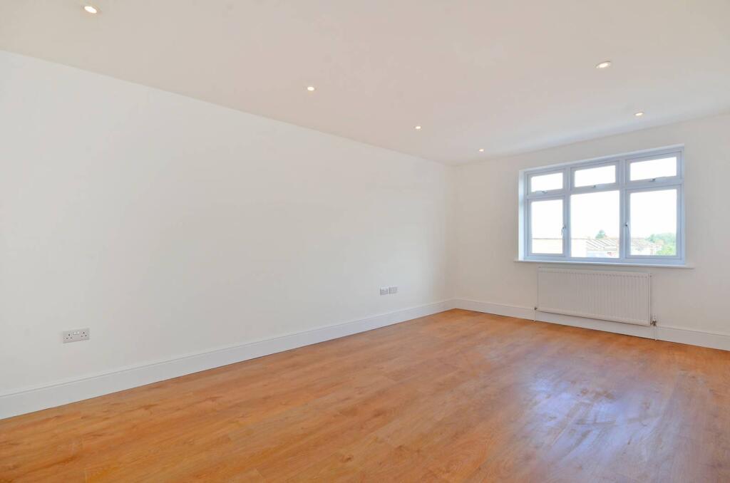 2 bed 1st Floor Flat for rent in London. From Foxtons - Wood Green
