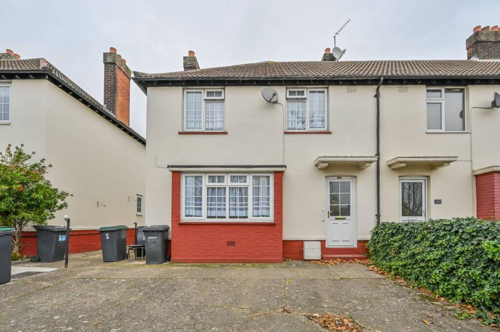 3 bed Detached for rent in Tottenham. From Foxtons - Wood Green