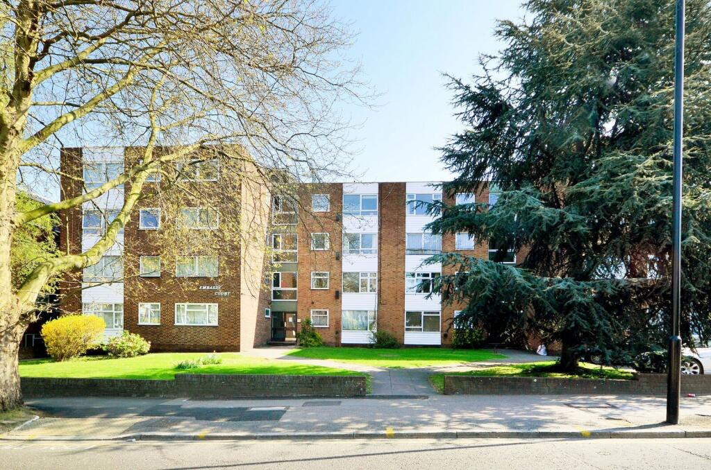 2 bed 1st Floor Flat for rent in Wood Green. From Foxtons - Wood Green