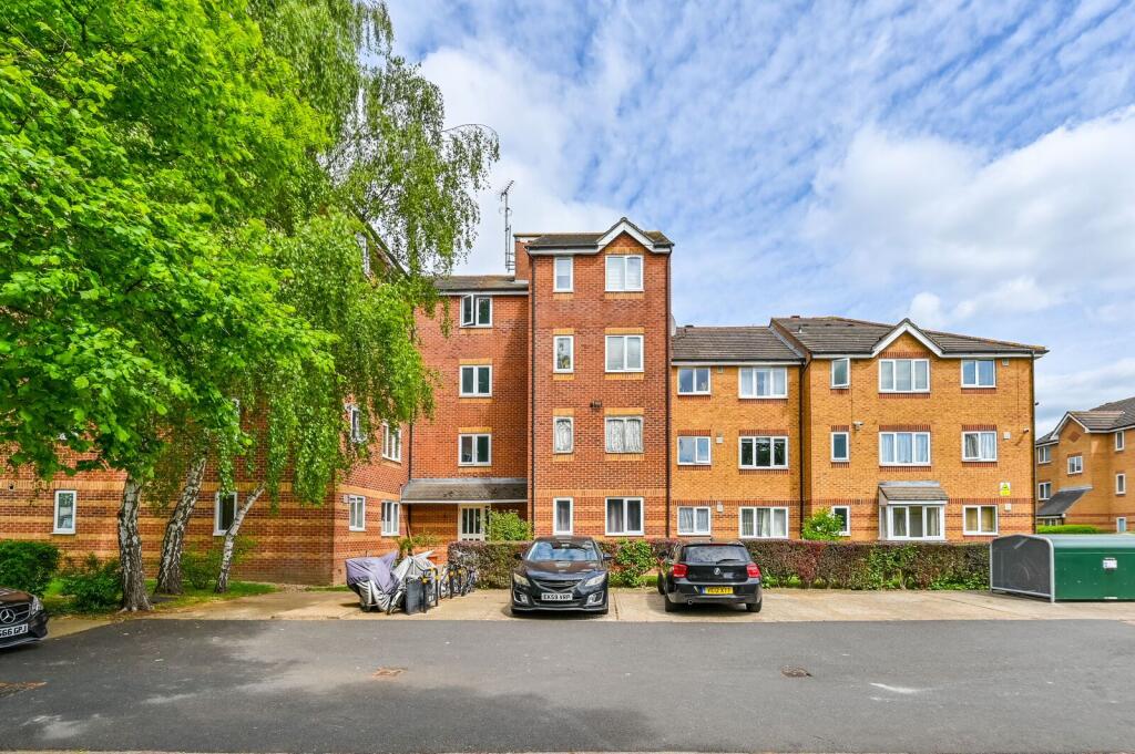 1 bed 1st Floor Flat for rent in Tottenham. From Foxtons - Wood Green