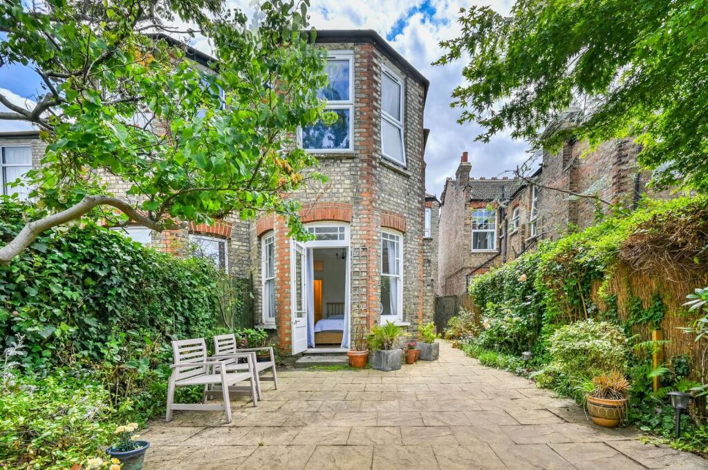 2 bed 1st Floor Flat for rent in Wood Green. From Foxtons - Wood Green