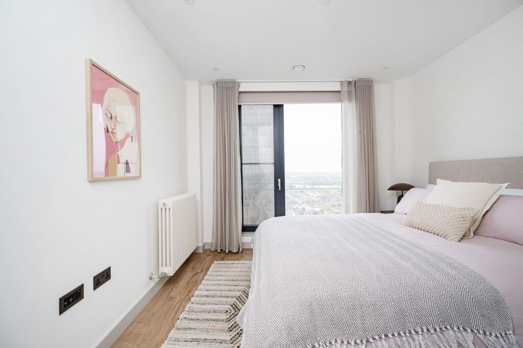 2 bed 1st Floor Flat for rent in . From Foxtons - Wood Green