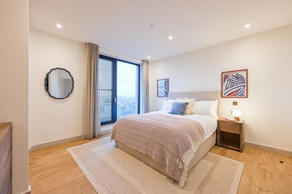 2 bed 1st Floor Flat for rent in . From Foxtons - Wood Green