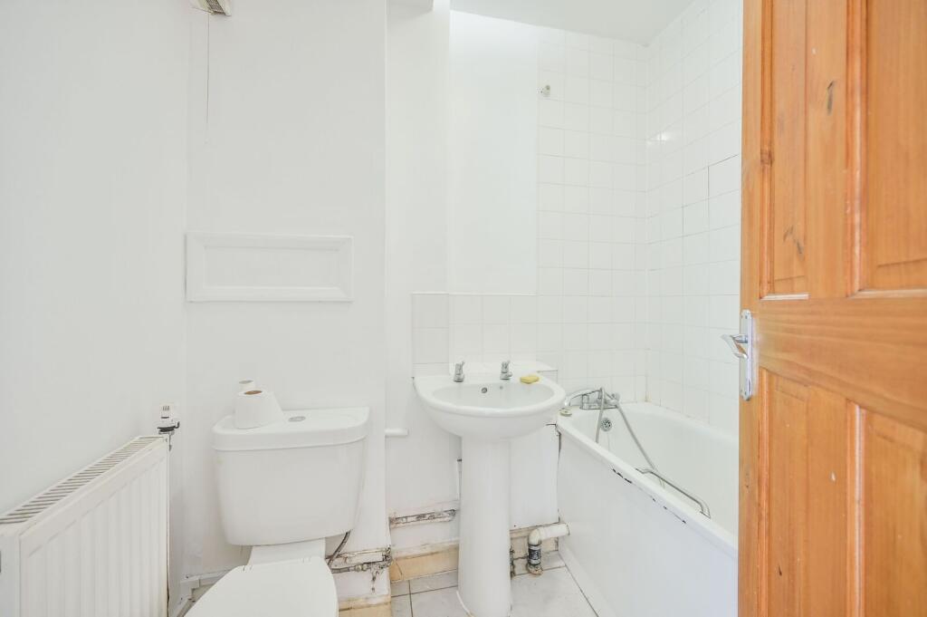2 bed Mid Terraced House for rent in London. From Foxtons - Wood Green 2 bed Mid Terraced House for rent in London. From Foxtons - Wood Green