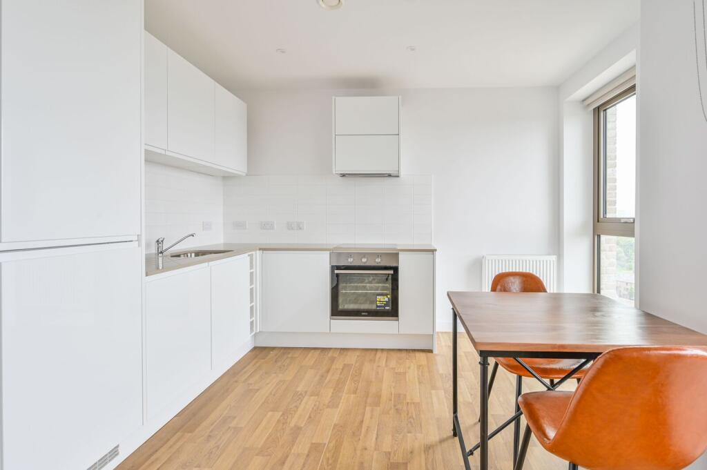1 bed 1st Floor Flat for rent in Tottenham. From Foxtons - Wood Green