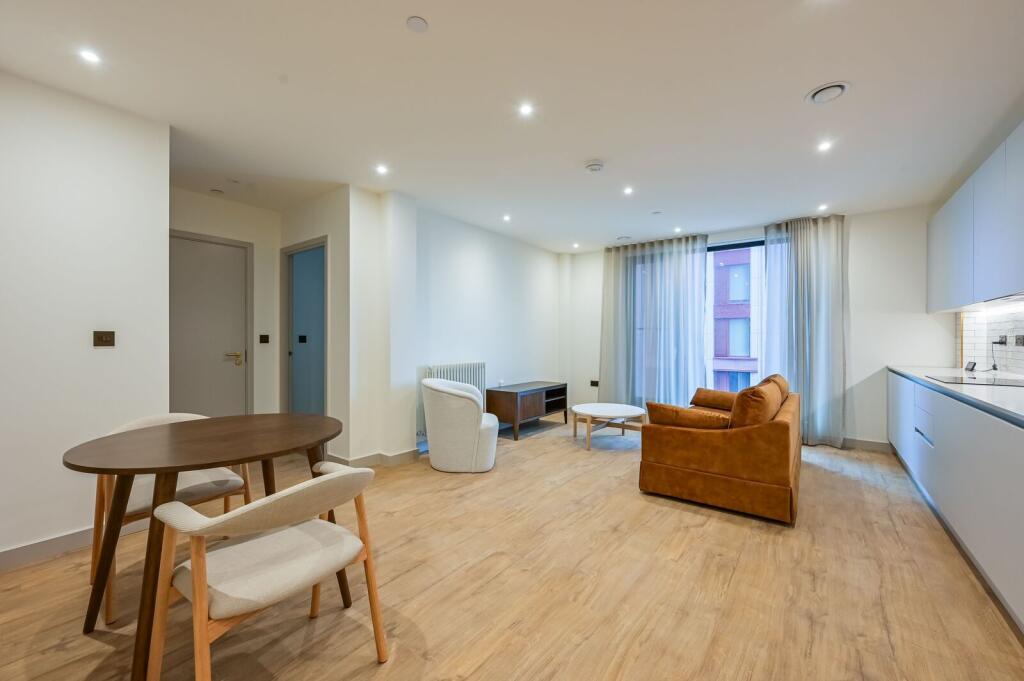 1 bed 1st Floor Flat for rent in . From Foxtons - Wood Green