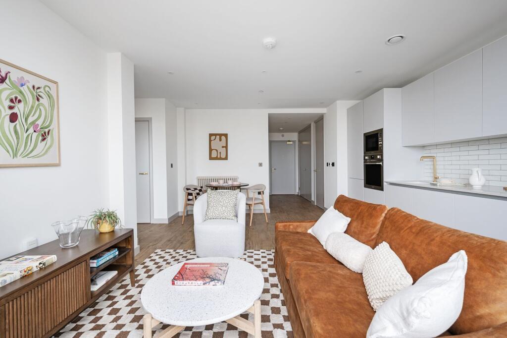 1 bed 1st Floor Flat for rent in . From Foxtons - Wood Green