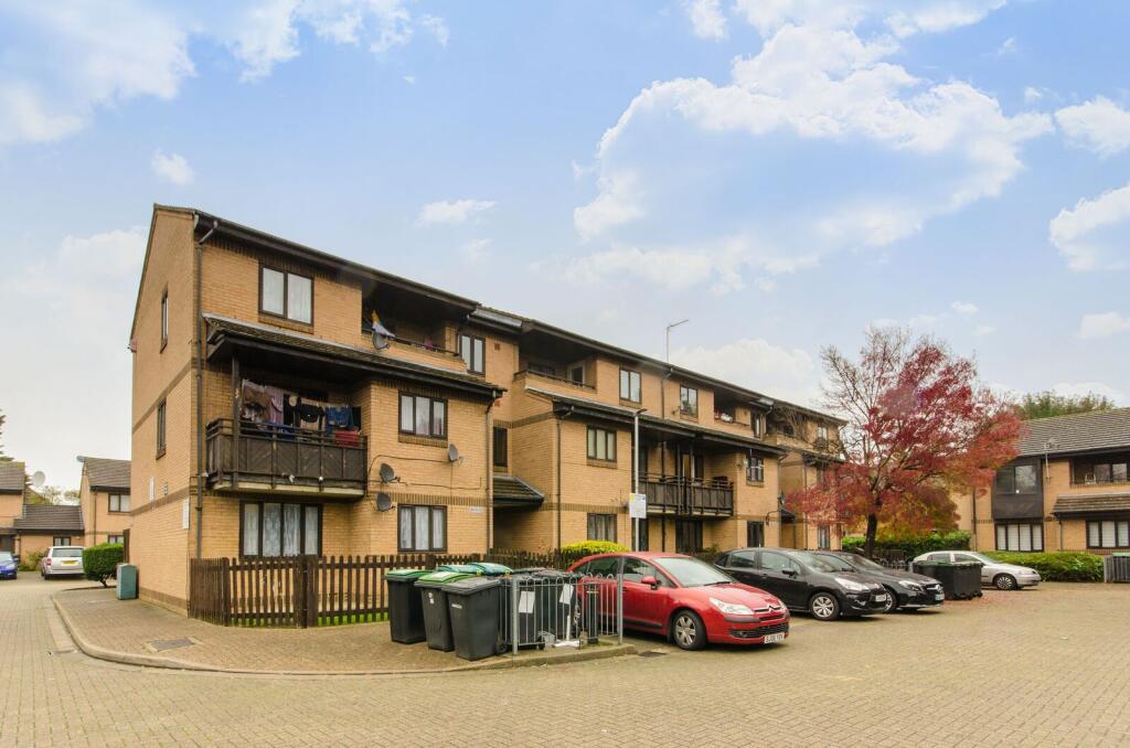 2 bed 1st Floor Flat for rent in Wood Green. From Foxtons - Wood Green